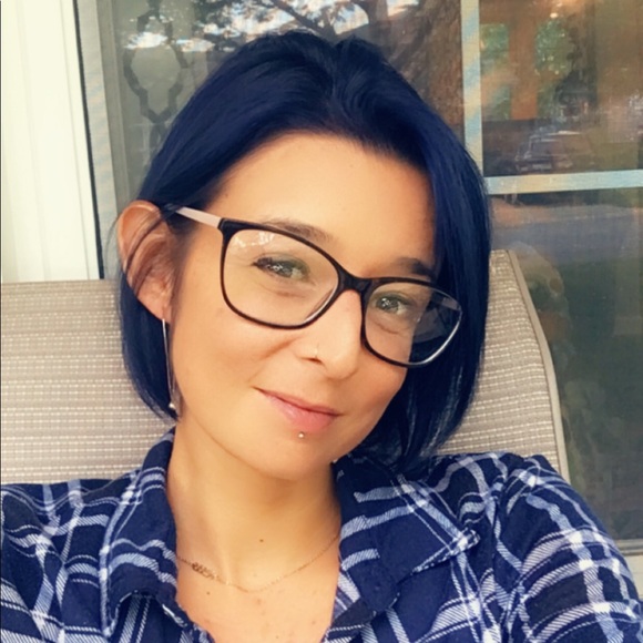 Meet your Posher, Nicole - Picture 1 of 1